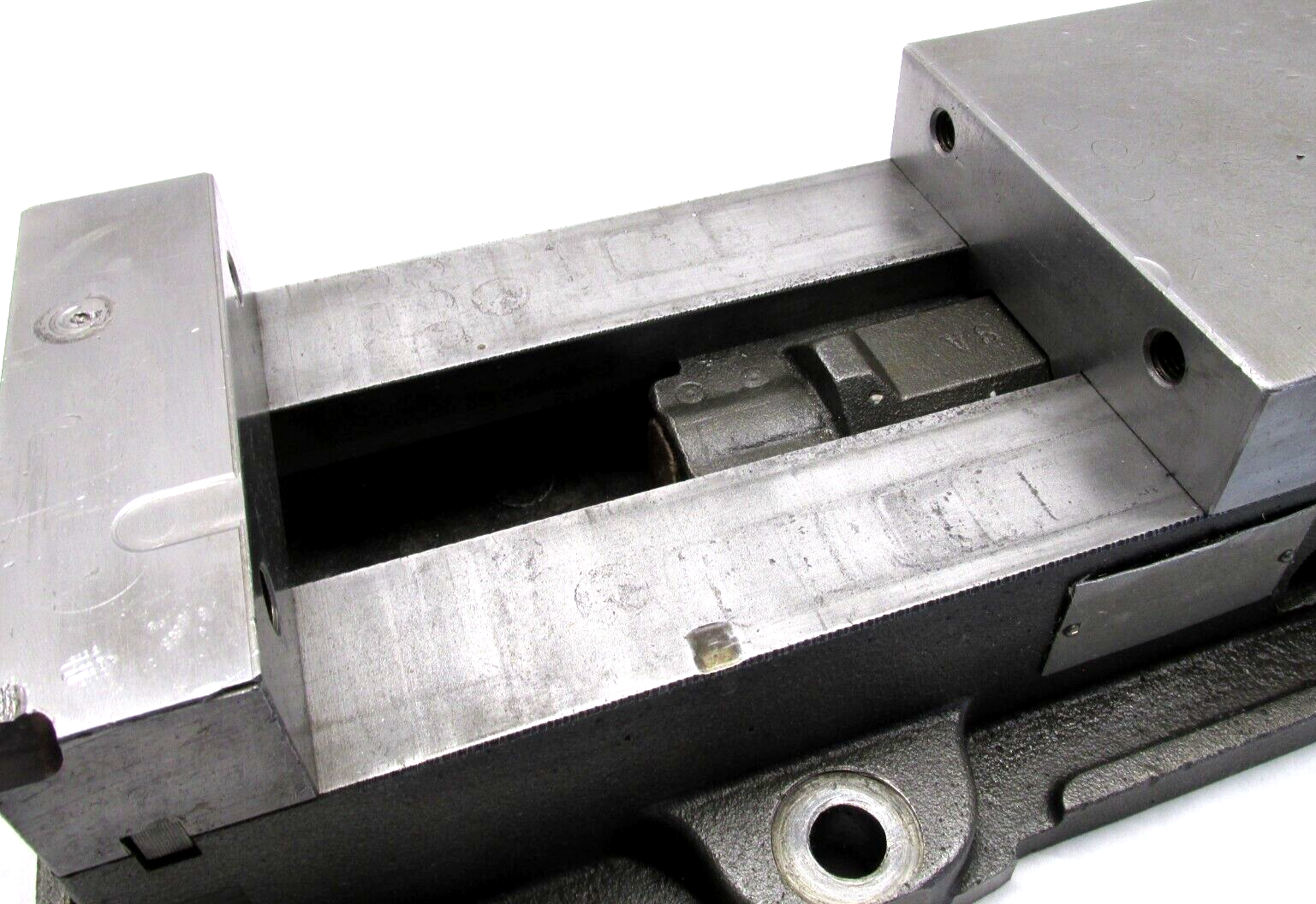 KURT ANGLOCK 6" MILLING MACHINE VISE - #D60