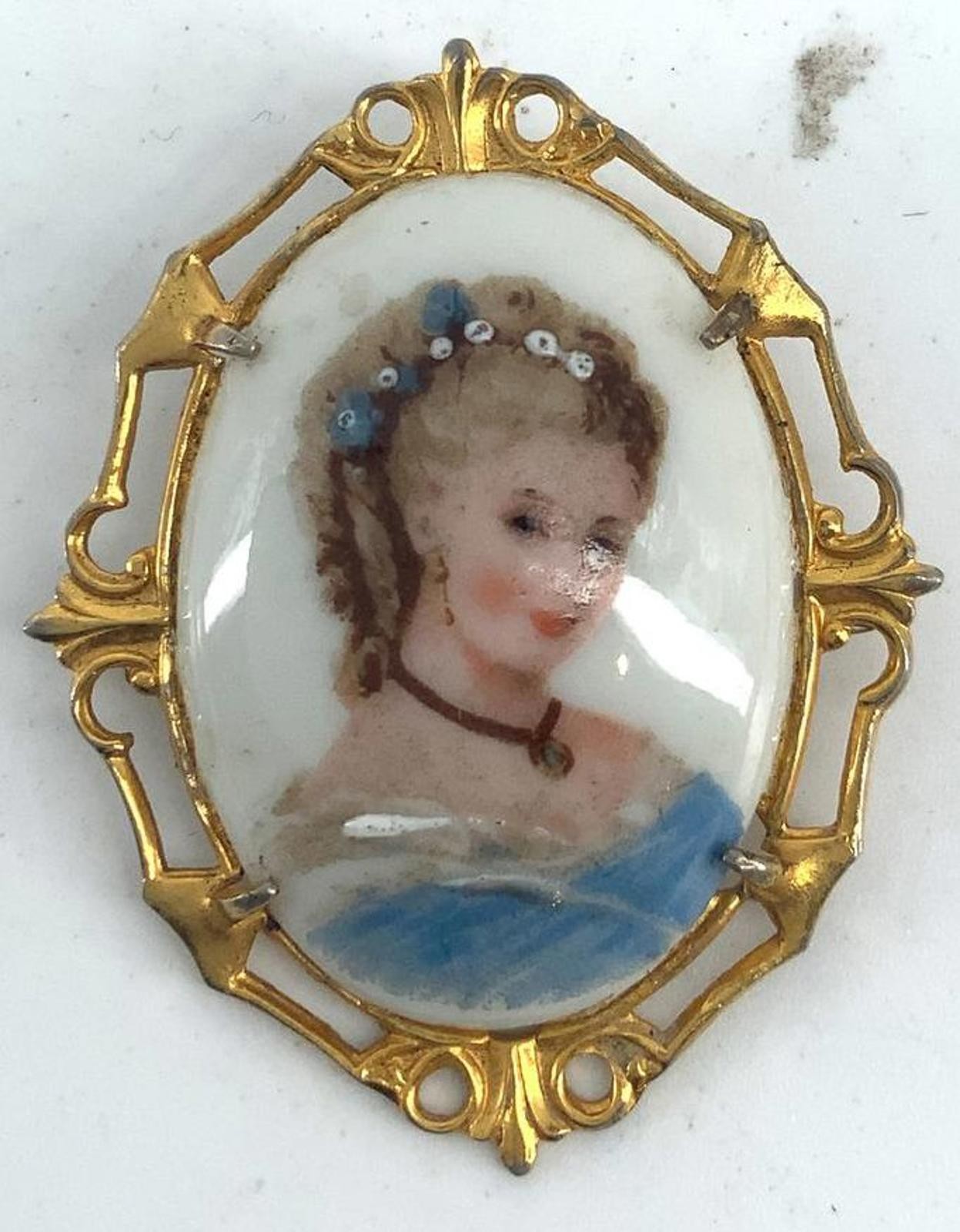 Vintage Limoges Porcelain Victorian Style Portrait Brooch Gold Tone Small Oval