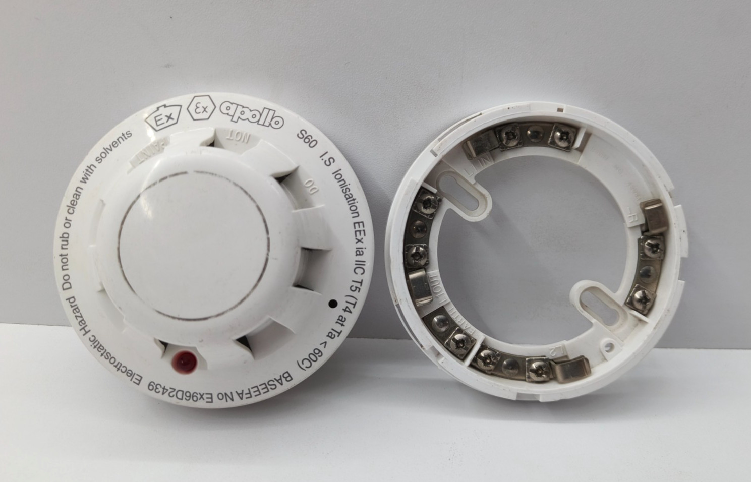 APOLLO 55000-212 APO S60 LONISATION SMOKE DETECTOR WITH BASE LOT OF 3