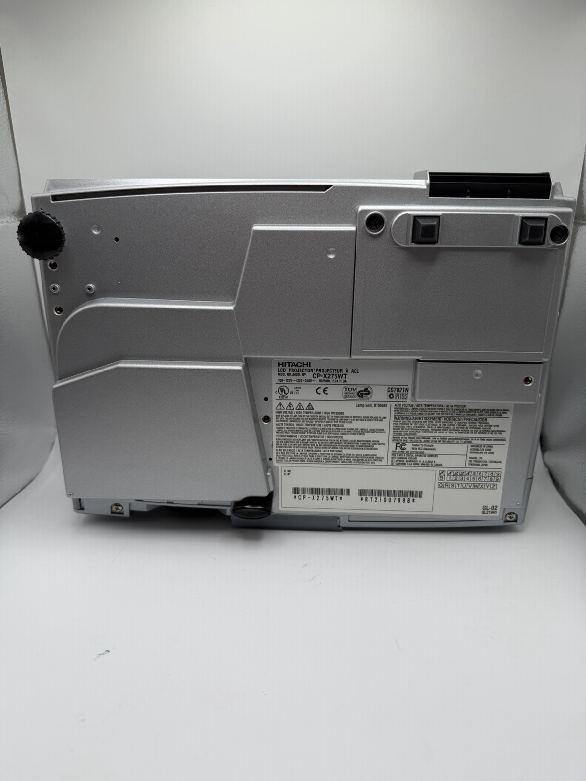 Hitachi CP-X275 LCD Projector