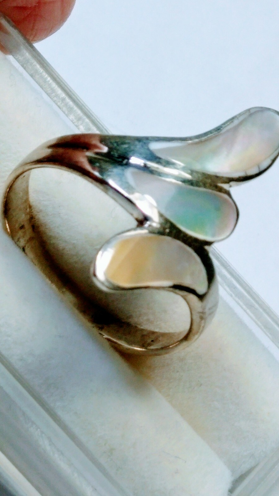 CHARMING STERLING SILVER .925 WITH MOP INLAYS DESIGNER RING IN SIZE 9.5-9.75!