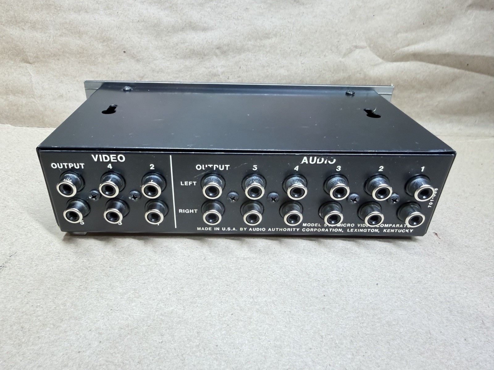 Audio Authority Model 515 Audio-Video Switch System RCA Micro Video Comparator