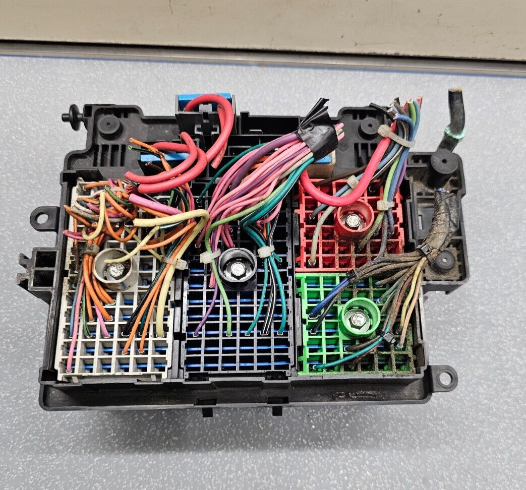🔥03-06 Chevy Silverado Suburban Tahoe GMC Sierra Yukon FUSE BOX 15177119-01