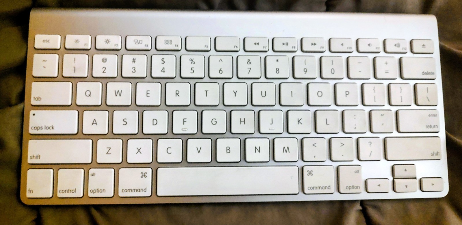 APPLE  wireless keyboard Perfect Condition Silver Technology
