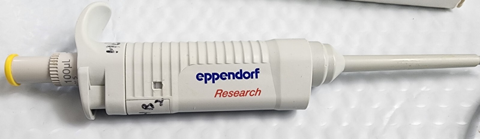 Eppendorf Research® plus Pipette, fixed volume single-channel, volume 100 μL