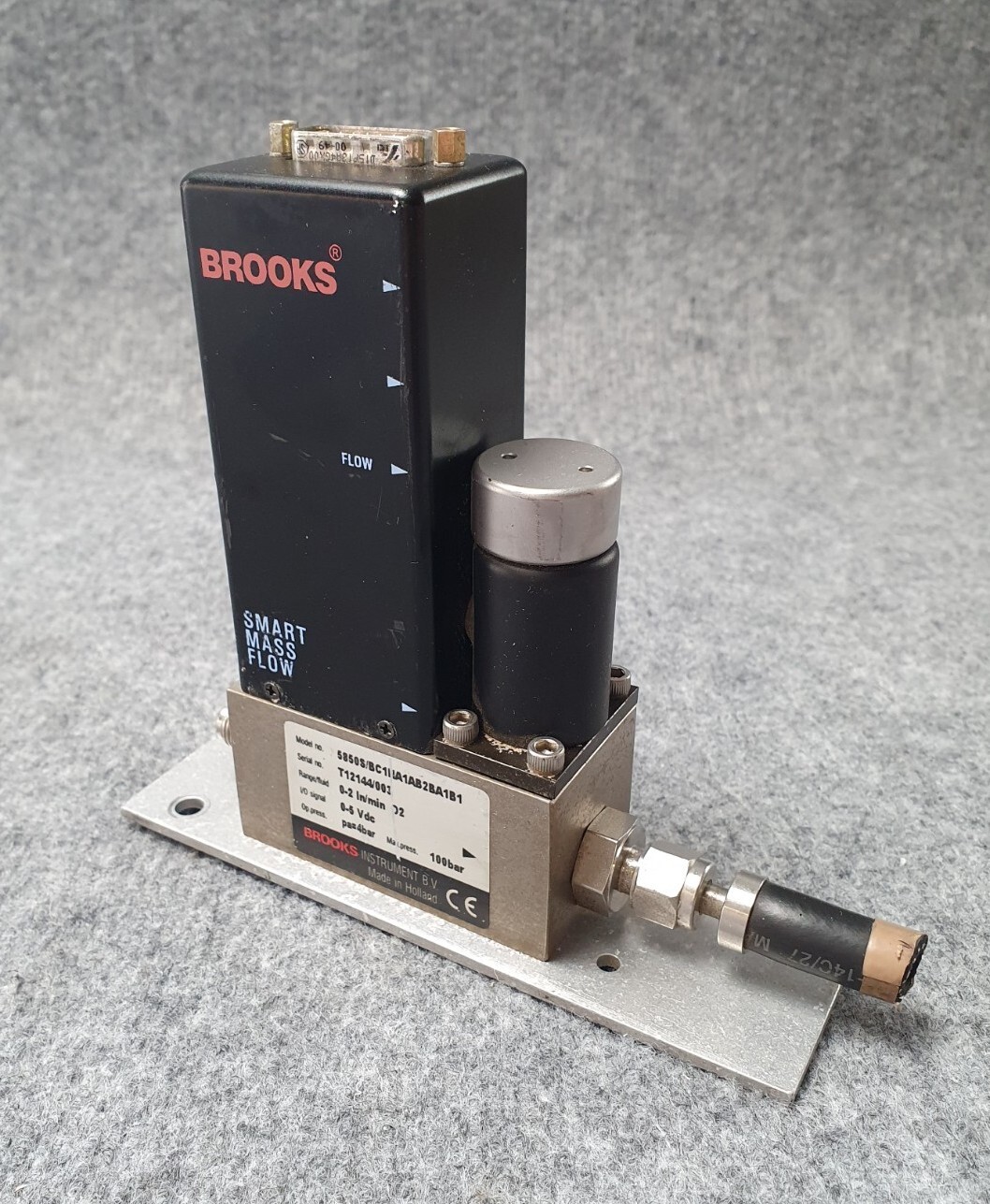 BROOKS INSTRUMENT 5850S / BC1HA1AB2BA1B1 SMART MASS FLOW