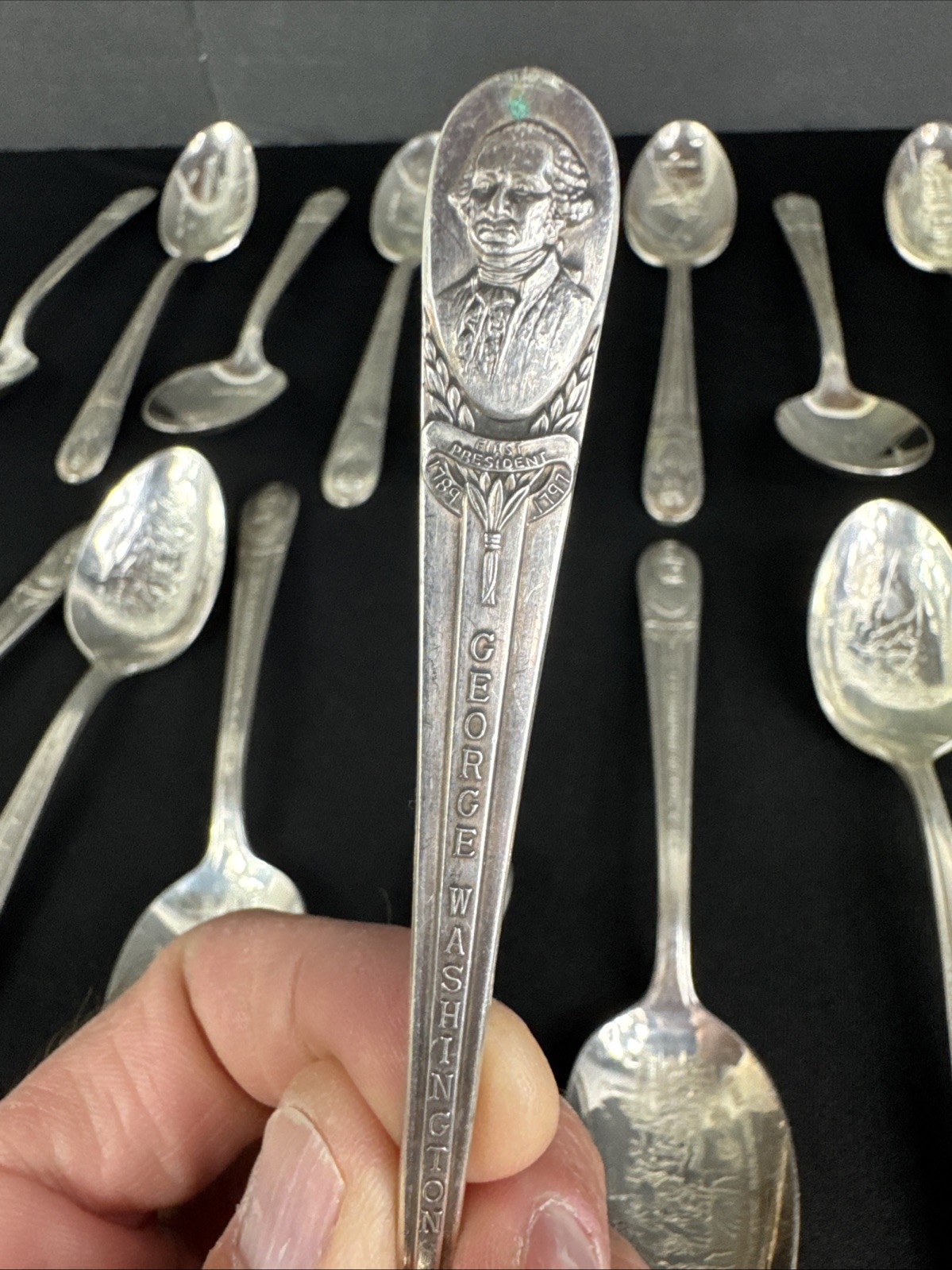 WM Rogers 30 Piece Silverplate Presidential Spoon Set