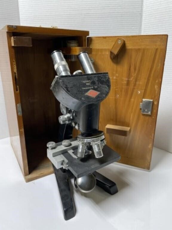 VINTAGE REICHERT WIEN CAVE Binocular MICROSCOPE IN WOODEN CARRYING CASE w/key