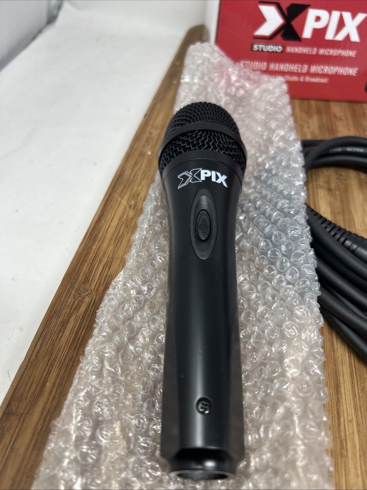 Dynamic Microphone Vocal Studio Handheld & Cable 60Hz to 15kHz XPIX