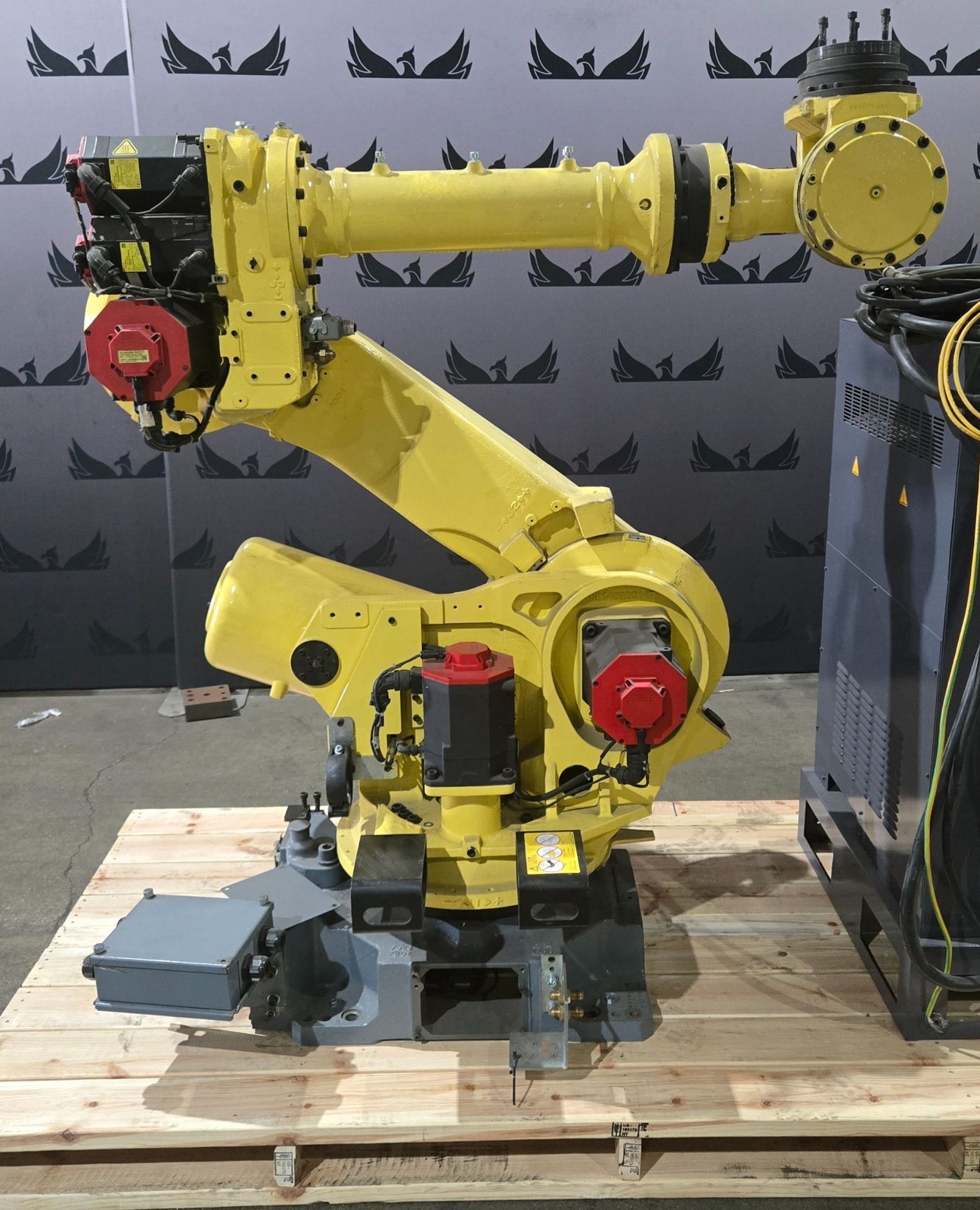 Fanuc R-2000iB/210F Complete with R-30iA Controller USED