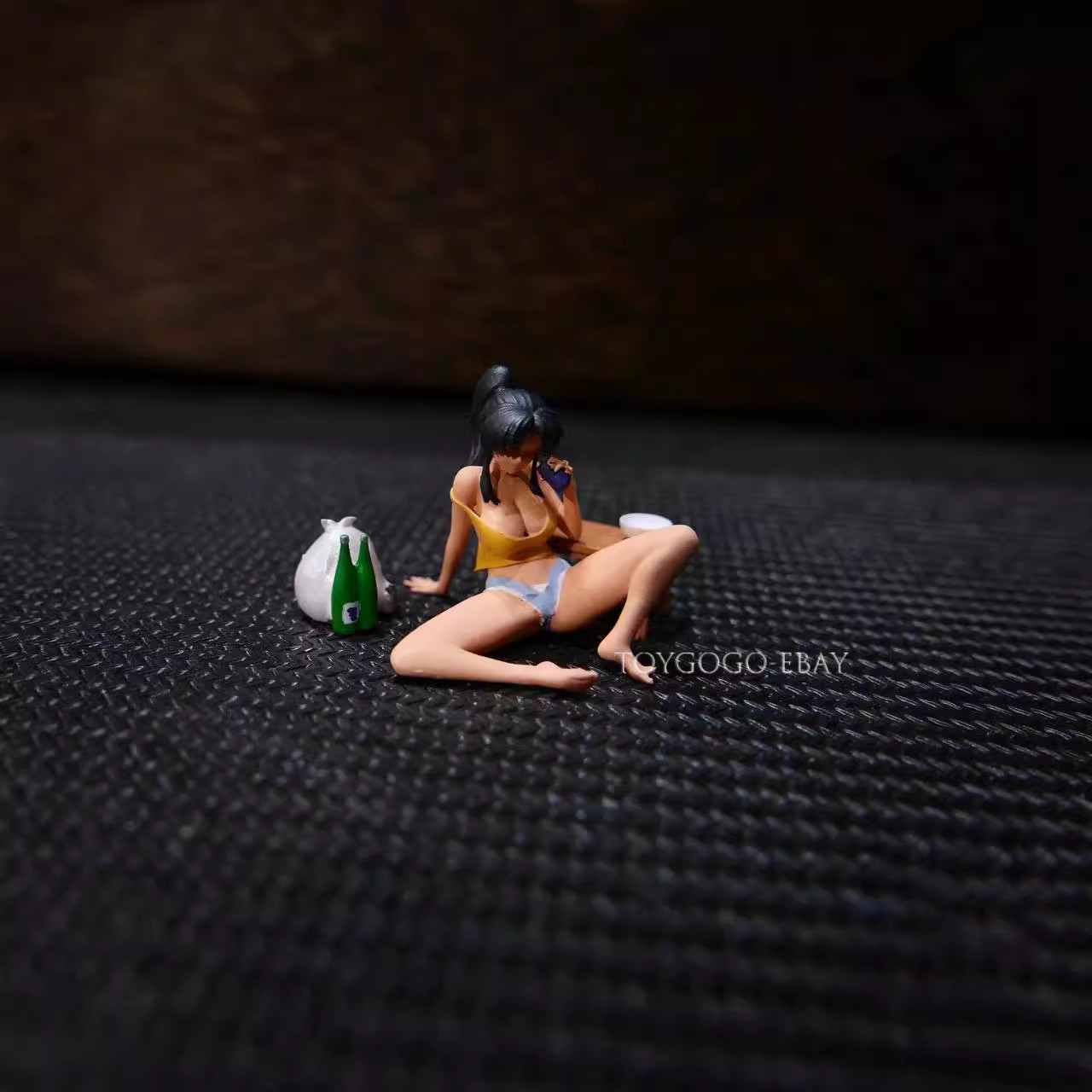 1/64 painted figure SEXY tipsy girl Model fit 1:64 car street diorama