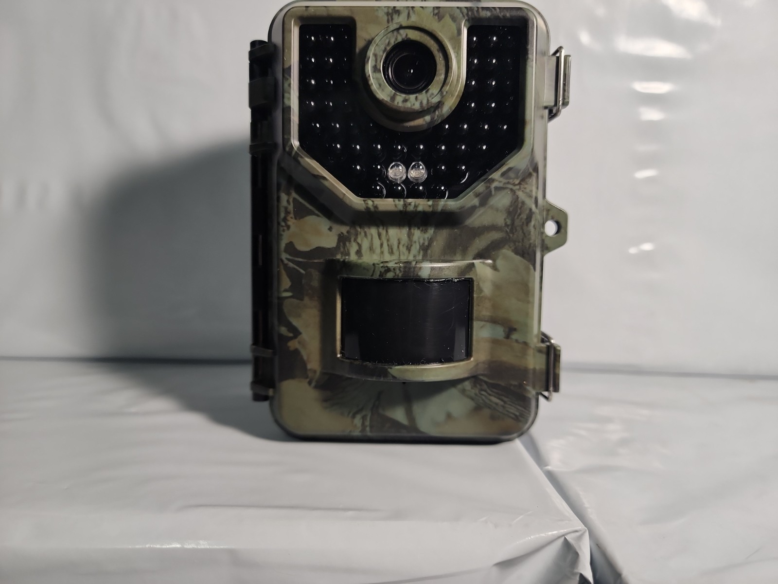 Vikeri Digital Wildlife Camera 20 Megapixel CMOS Sensor- Trail Camera