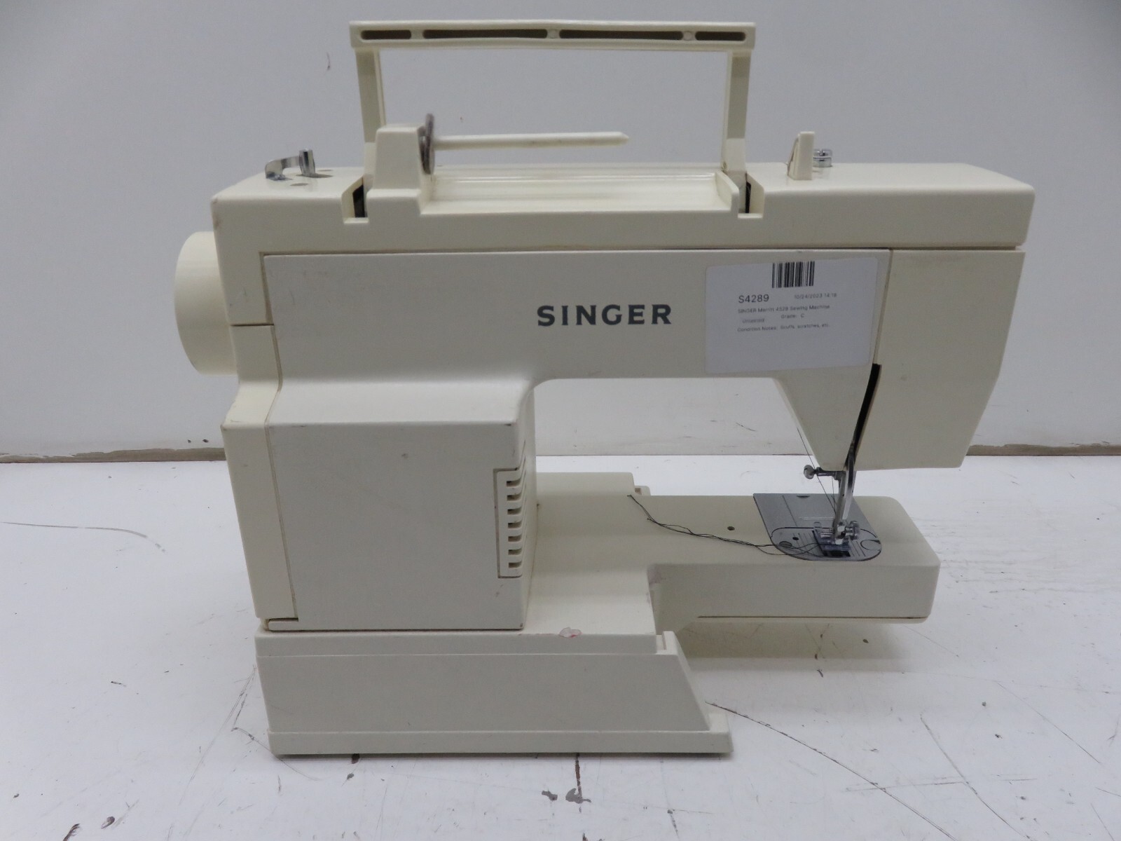 SINGER Merritt 4528 Sewing Machine - Untested As-is