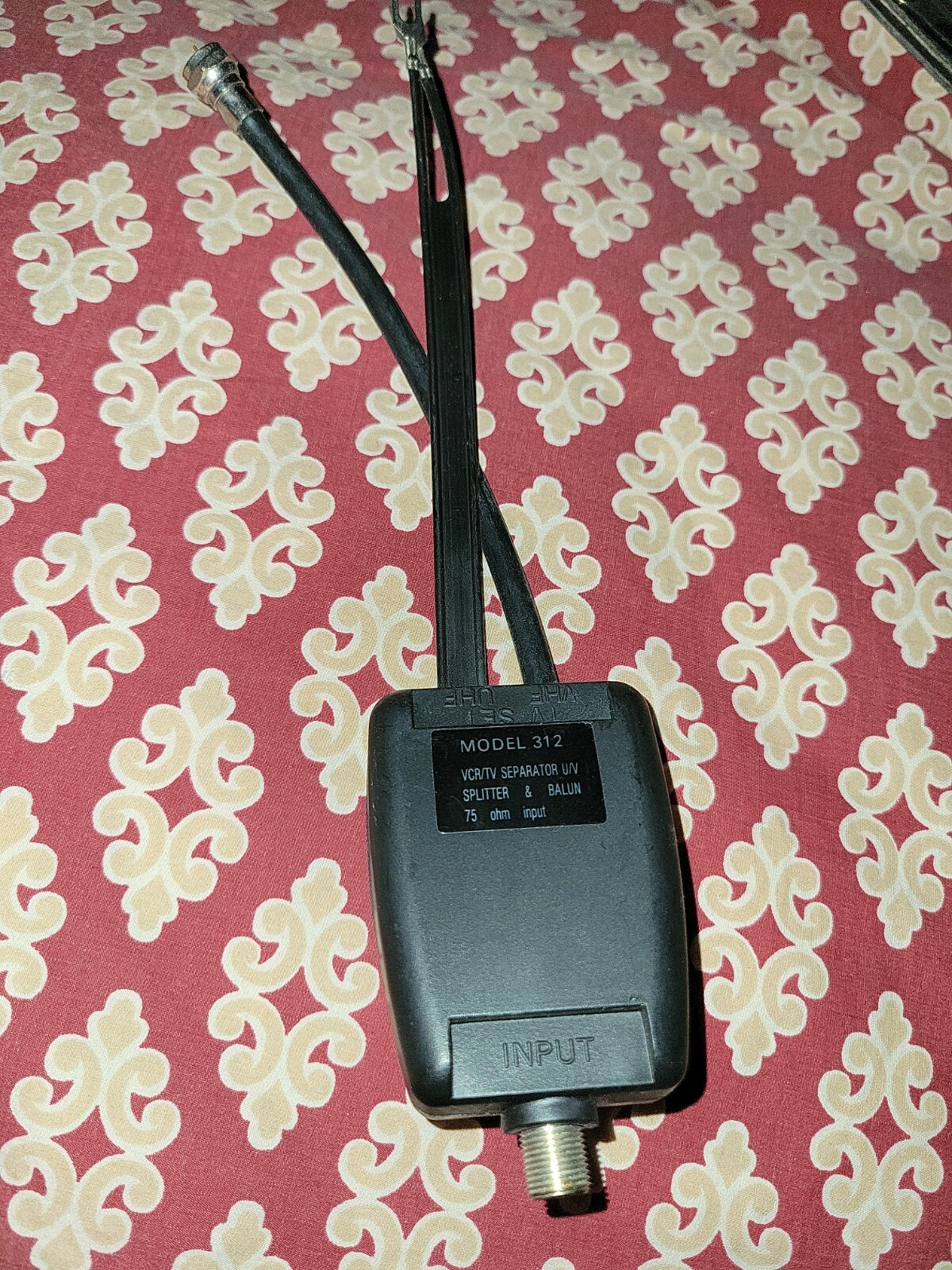 MODEL 312 VCR/TV SEPARATOR U/V SPLITTER & BALUN 75 ohm input - New