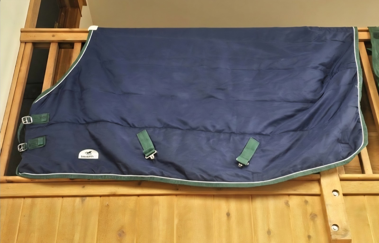 72" SmartPak Deluxe Stable Blanket 640D Ripstop Mid Weight Navy Blue/Green