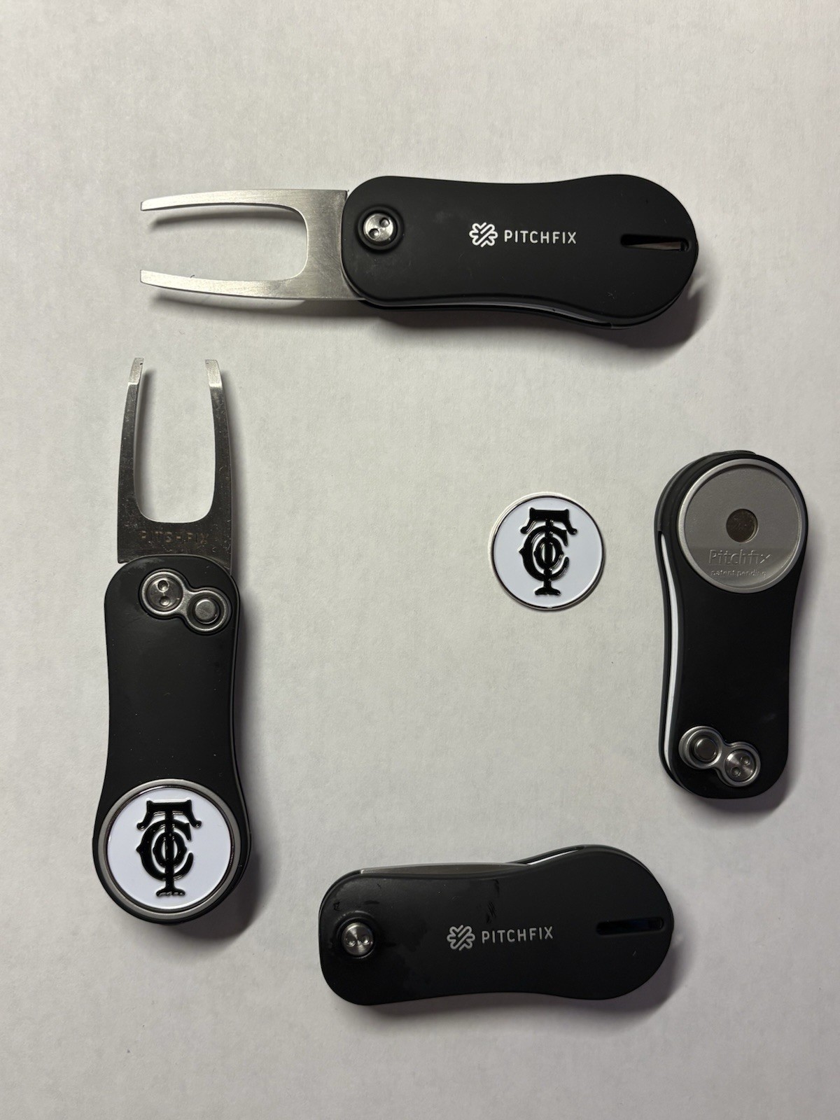 (1) Pitchfix Golf Switchblade Divot Tool & Old Town Club 1" Coin Golf Marker