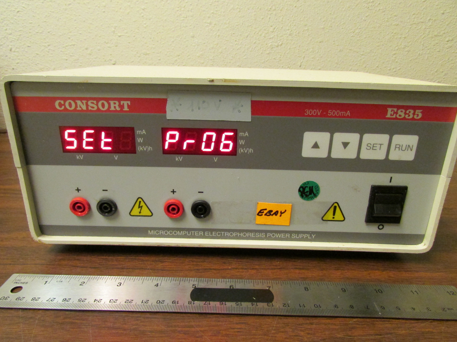 Consort E835 Microcomputer Electrophoresis Power Supply Powers Up