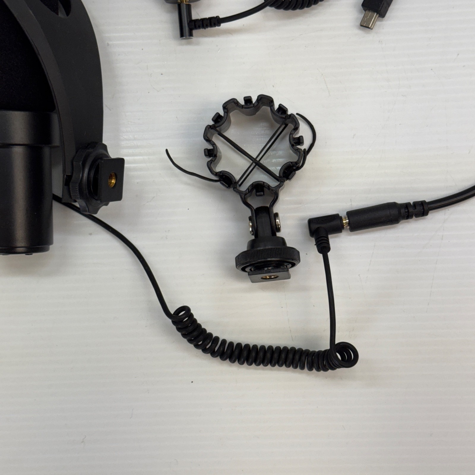 Comica V30 pro External Microphone Kit w/ Mount & Cables untested
