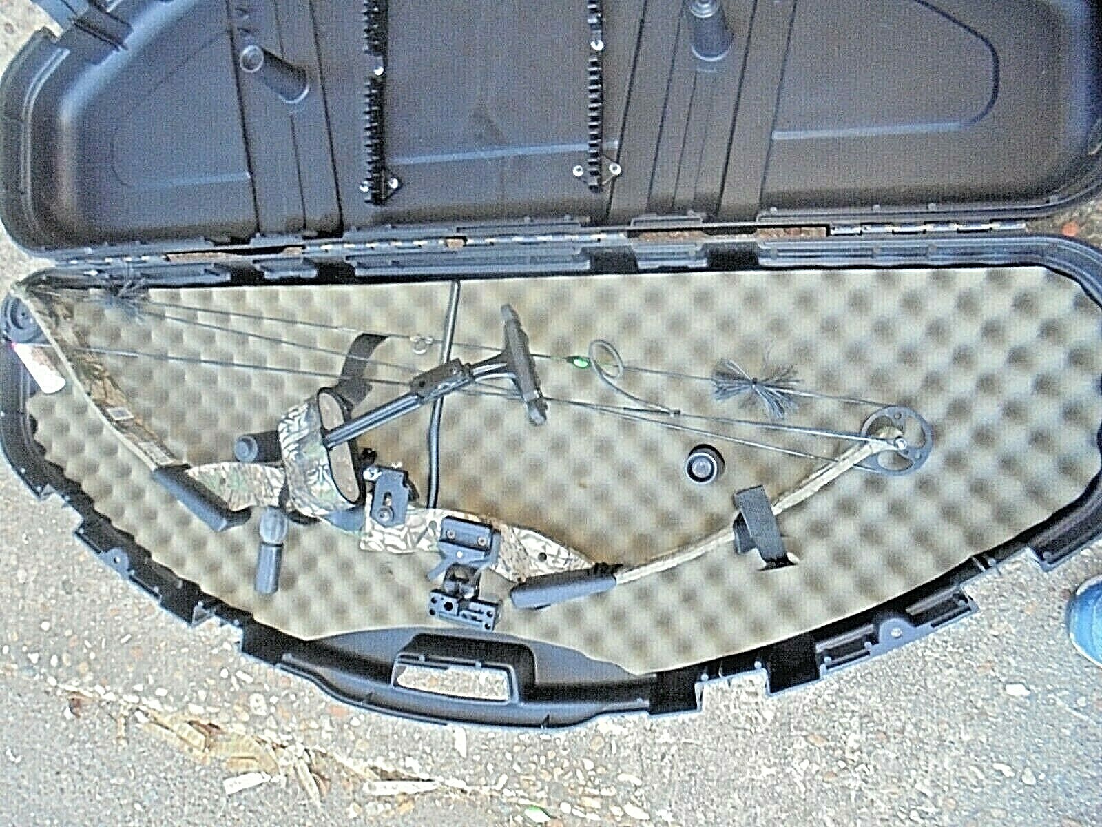 PSE NOVA COMPOUND BOW WITH CASE