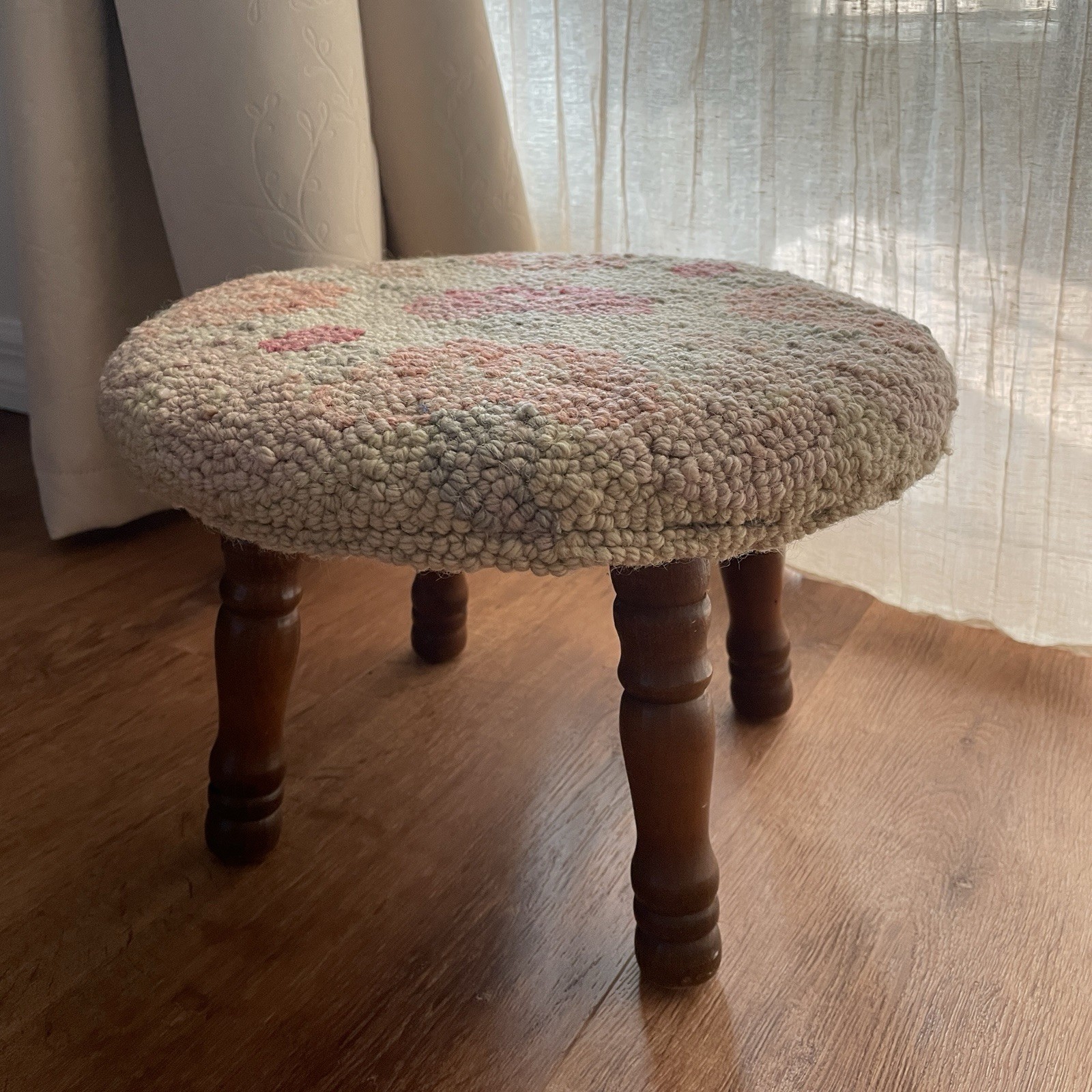 VTG Foot Stool Floral Hook Rug Caroet Round Wood Base 4 Turned Leg Cottage Core