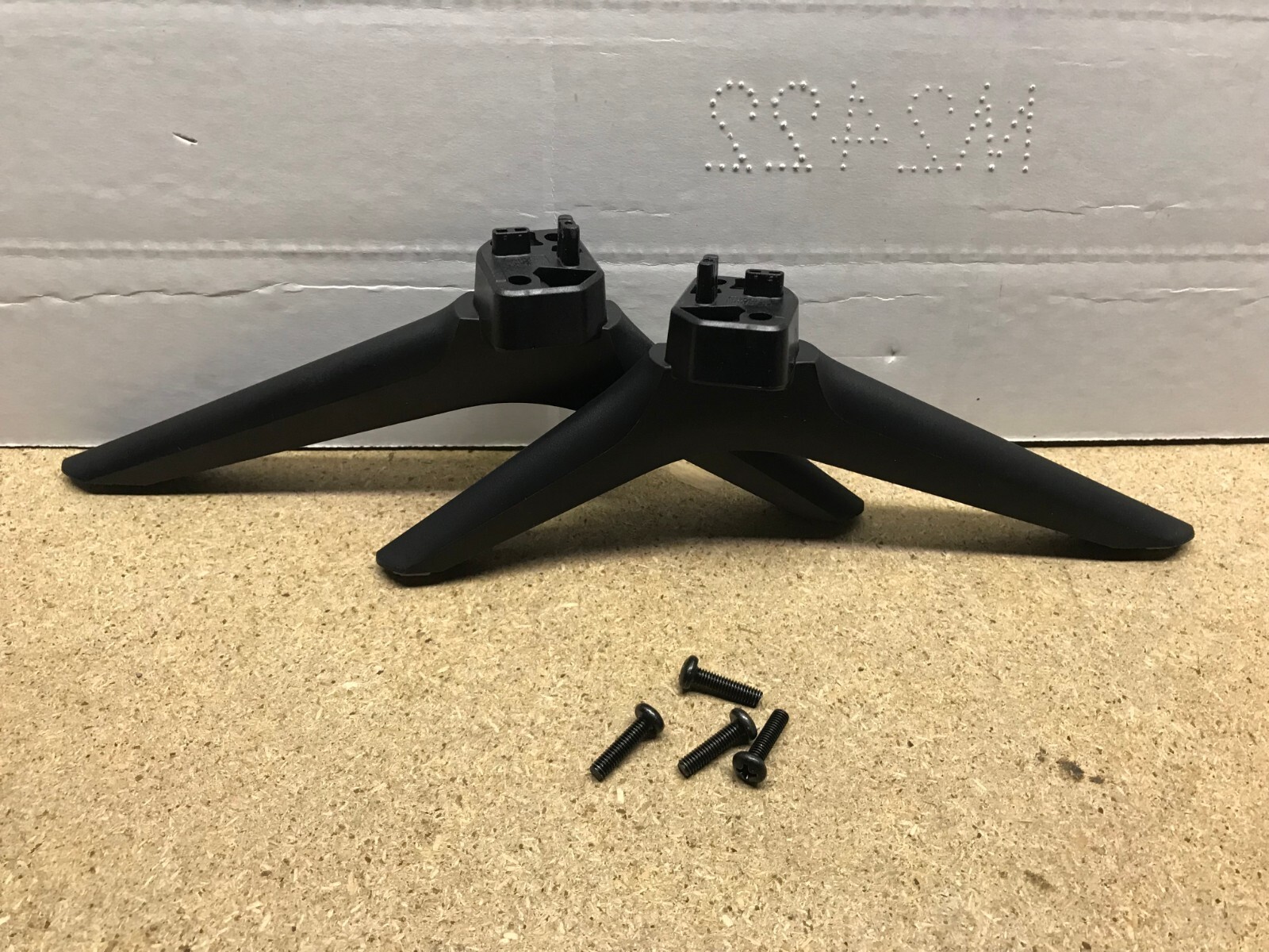 Hisense 43R6E4 / 43A7N  L/R Feet w Screws 267745 / 267741 ( 1 Pair )
