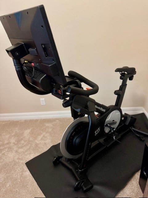 NordicTrack S22i Studio Cycle with 22" Rotating Smart HD Touchscreen Screen -...