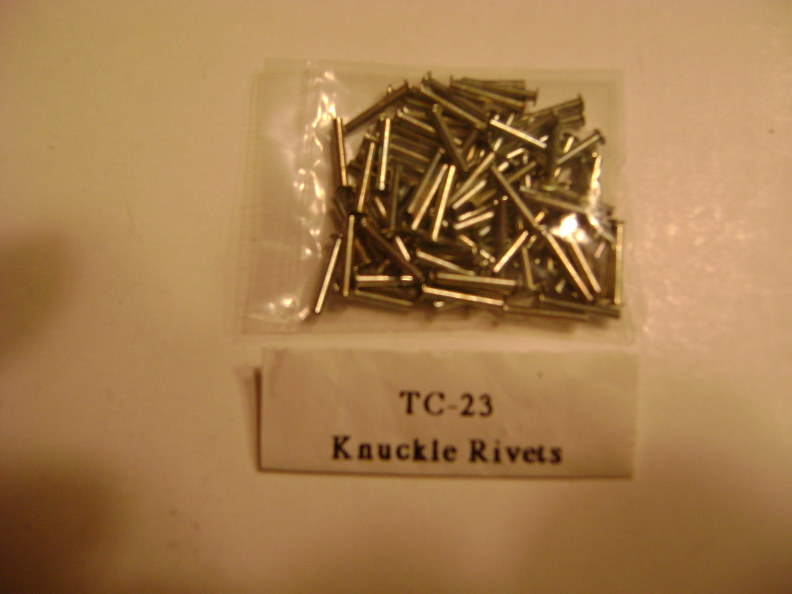 Lionel TC-23 Knuckle Rivets -( set of 100)- Silver