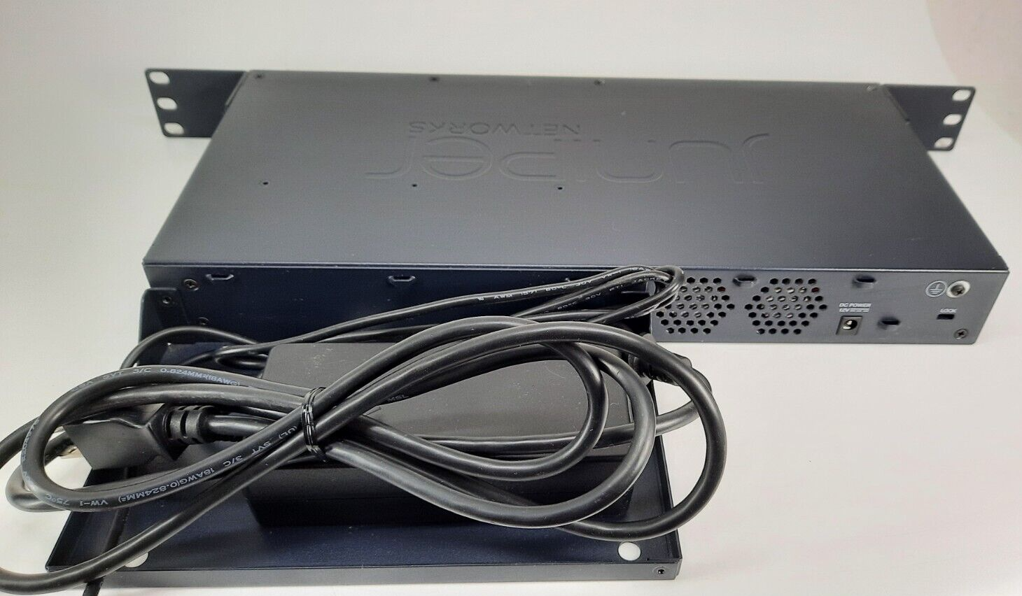 Juniper SRX220H2 Gateway w/ AC Adapter