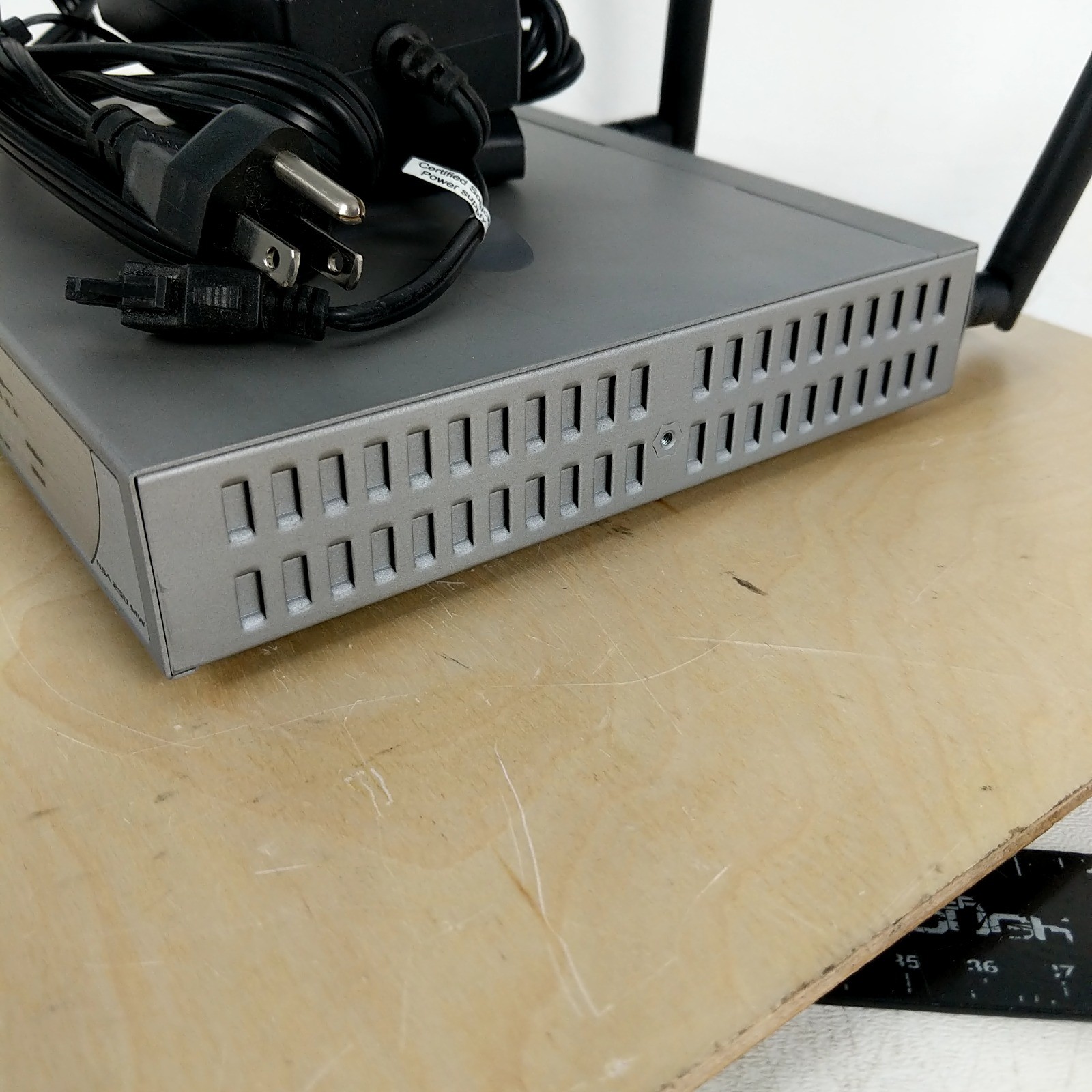 SonicWall NSA 250M Wireless-N Network Security Appliance Firewall + AC Adapter