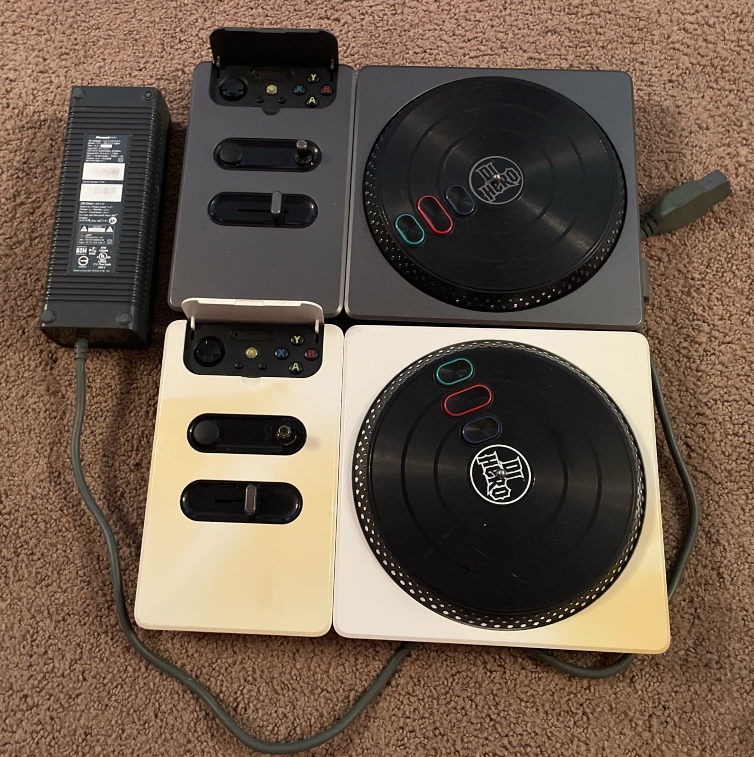 Activision DJ Hero Wireless Turntable Controllers Gray White XBOX 360 AC Adapter