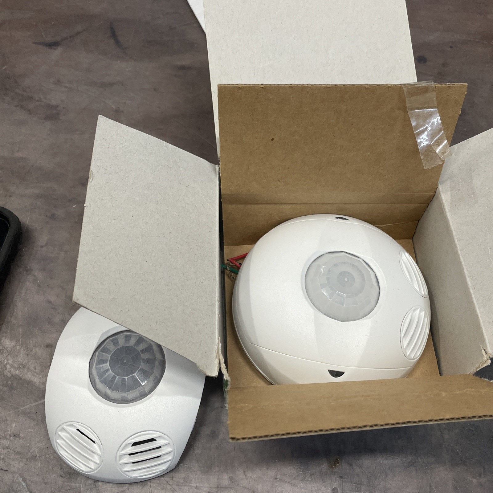 OSC05-RMW CEILING Occupancy Sensor,, WHITE Leviton Lighting Used
