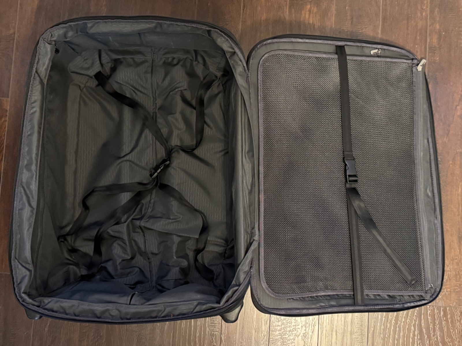 TUMI T-Tech 6727D Black 27” Expandable Two Wheeled Luggage