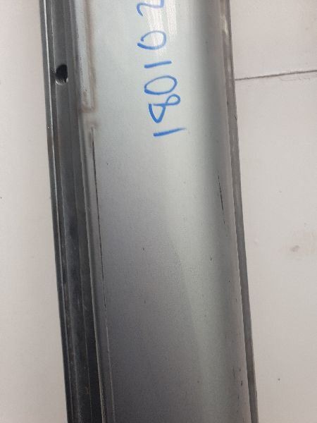 04-06 LEXUS ES330 DRIVER SIDE LEFT SIDE ROCKER PANEL MOULDING
