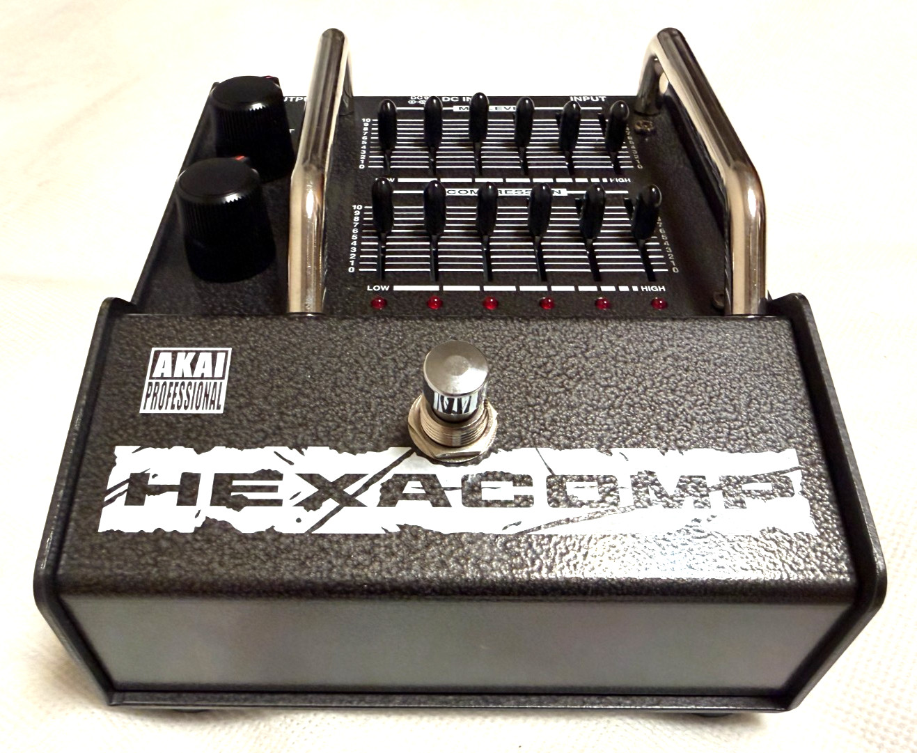 AKAI Hexacomp C2M Multi Band Compressor Guitar Effect Pedal