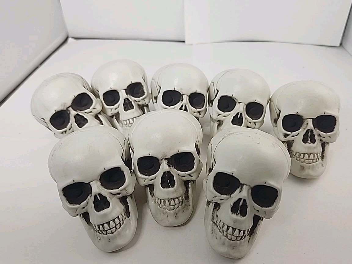 Skulls 8 Piece Plastic Lot 2x2.4x3.1