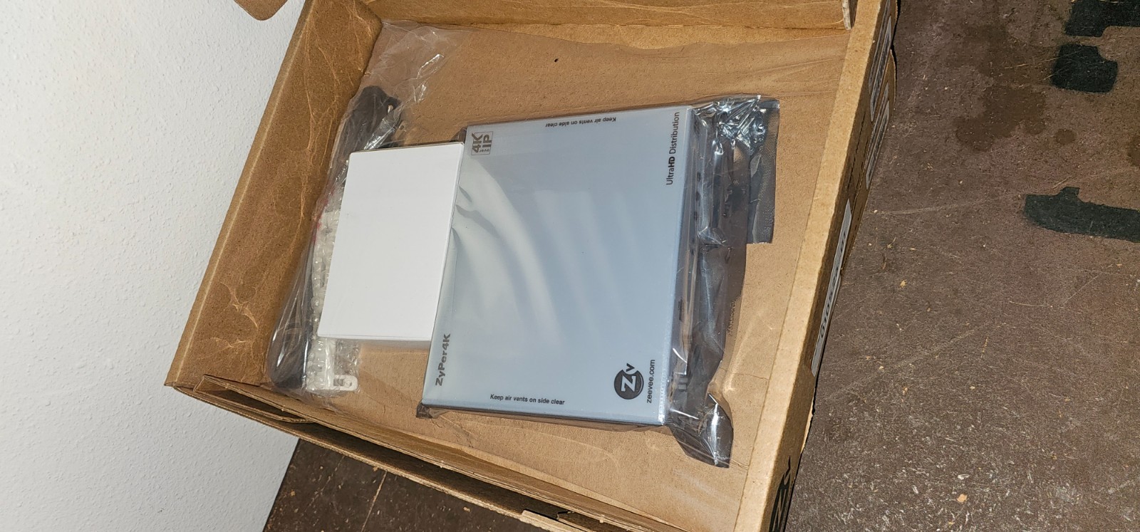 ZeeVee Z4KDEC C3U 4K UHD Decoder IPTV AV over IP Appliance New Sealed