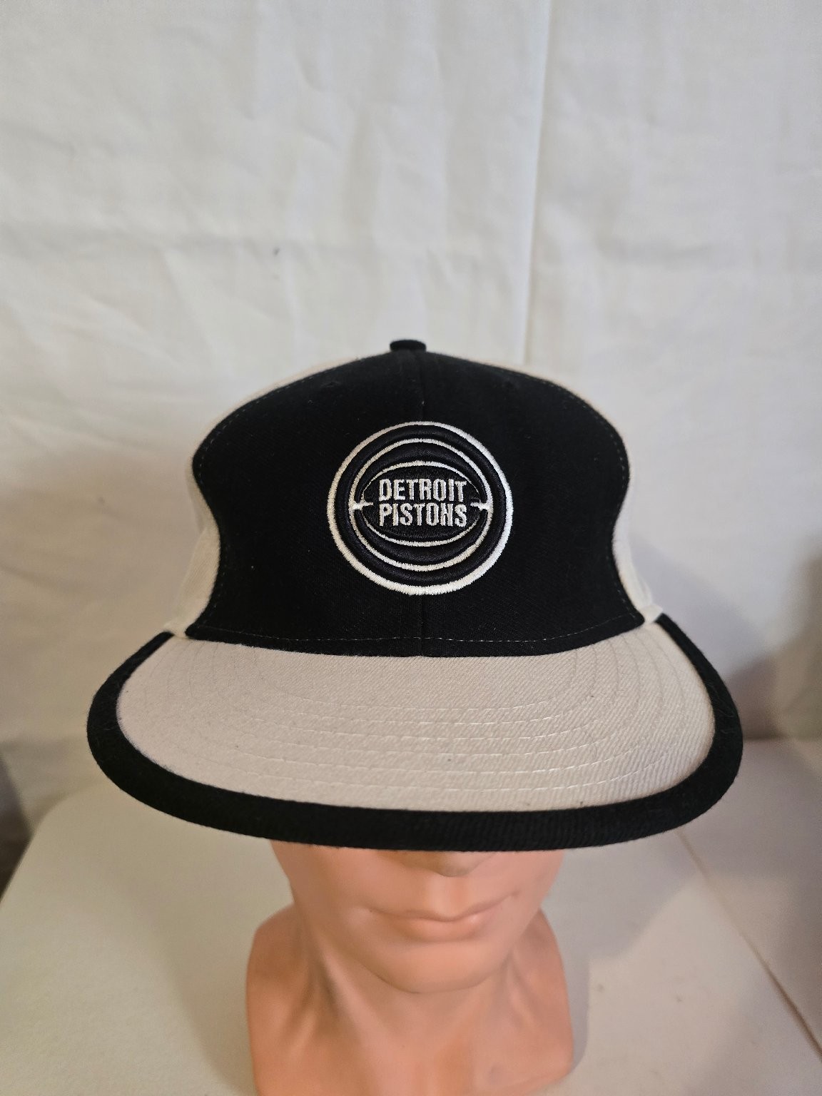 Detroit Pistons NBA Hardwood Classics Fitted Hat L Black White Two Tone
