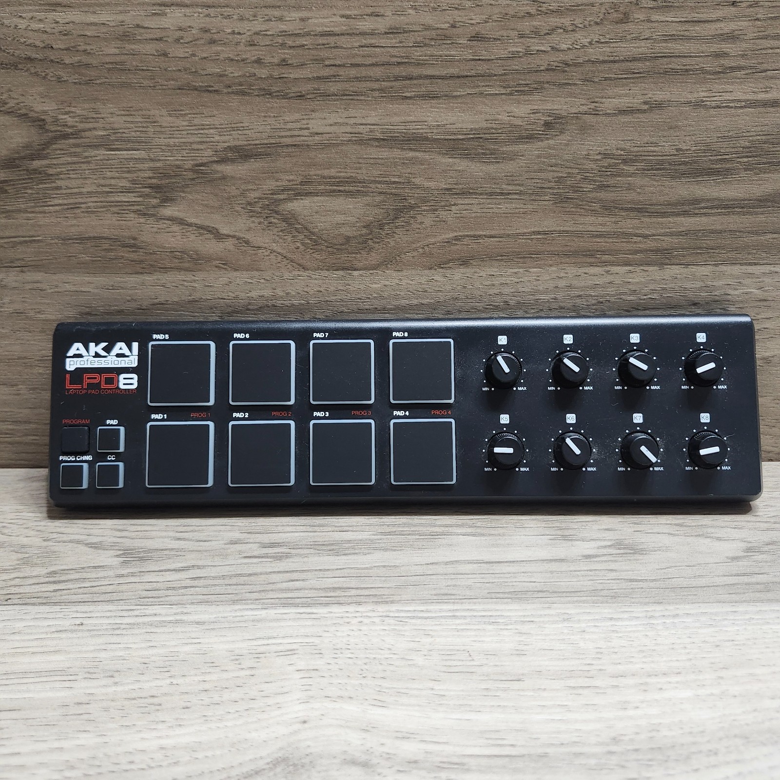 AKAI Professional LPD8 Portable USB-powered MIDI Controller