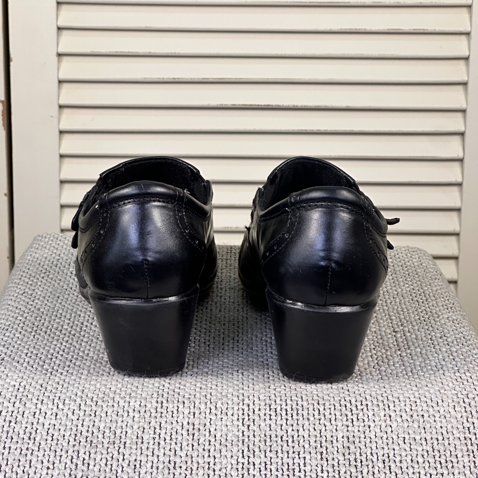 Earth Origins Carma 5 Black Leather Wingtip Slip On Square Toe Comfort Shoe Sz 7