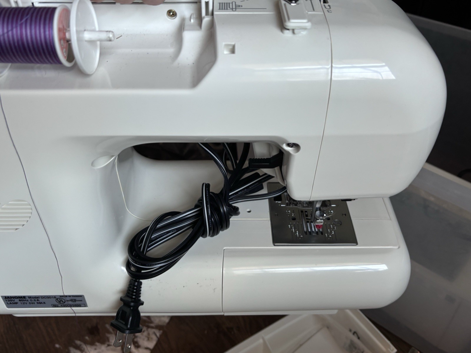 Janome DC3018 Decor Computer sewing machine with case Pedal READ DESCRIPTION
