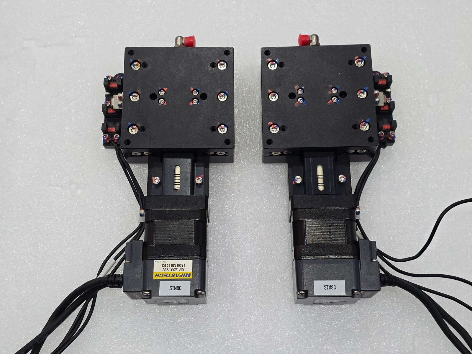 X-AXIS MOTORIZED LINEAR STAGE RAIL 80 mm X 80 mm & EZi-SERVO EzM-42S-YW