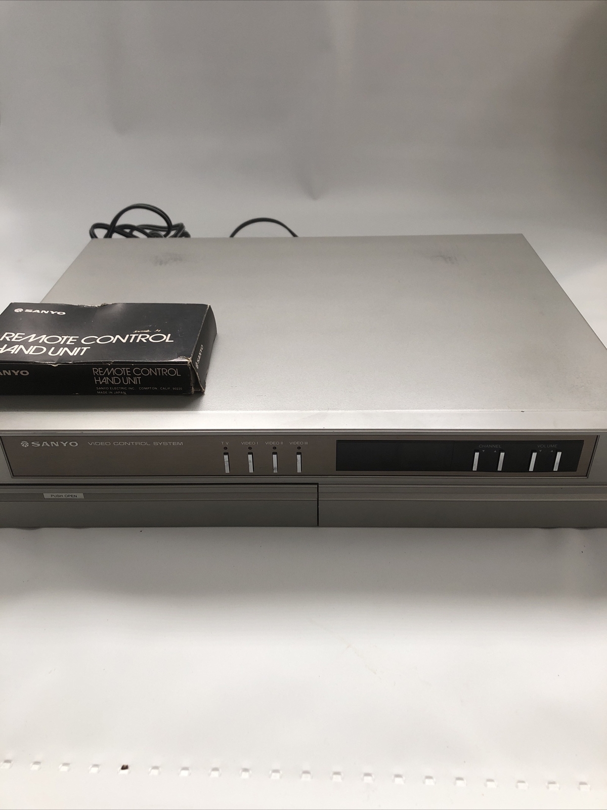 Sanyo Video Control System AVT 95 retro video control switcher with remote