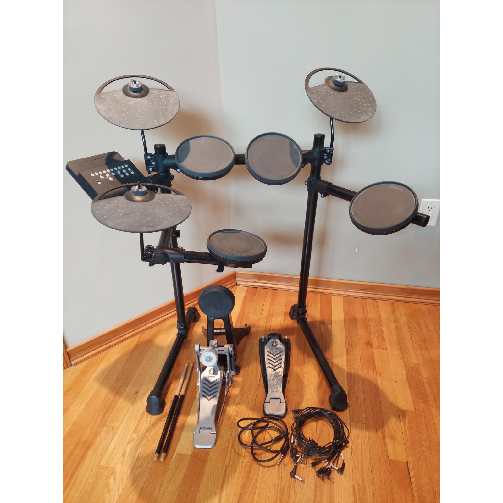 Yamaha DTX430K Electronic Drum Set w/Cords, Drum Sticks & Pedals Tested Kit