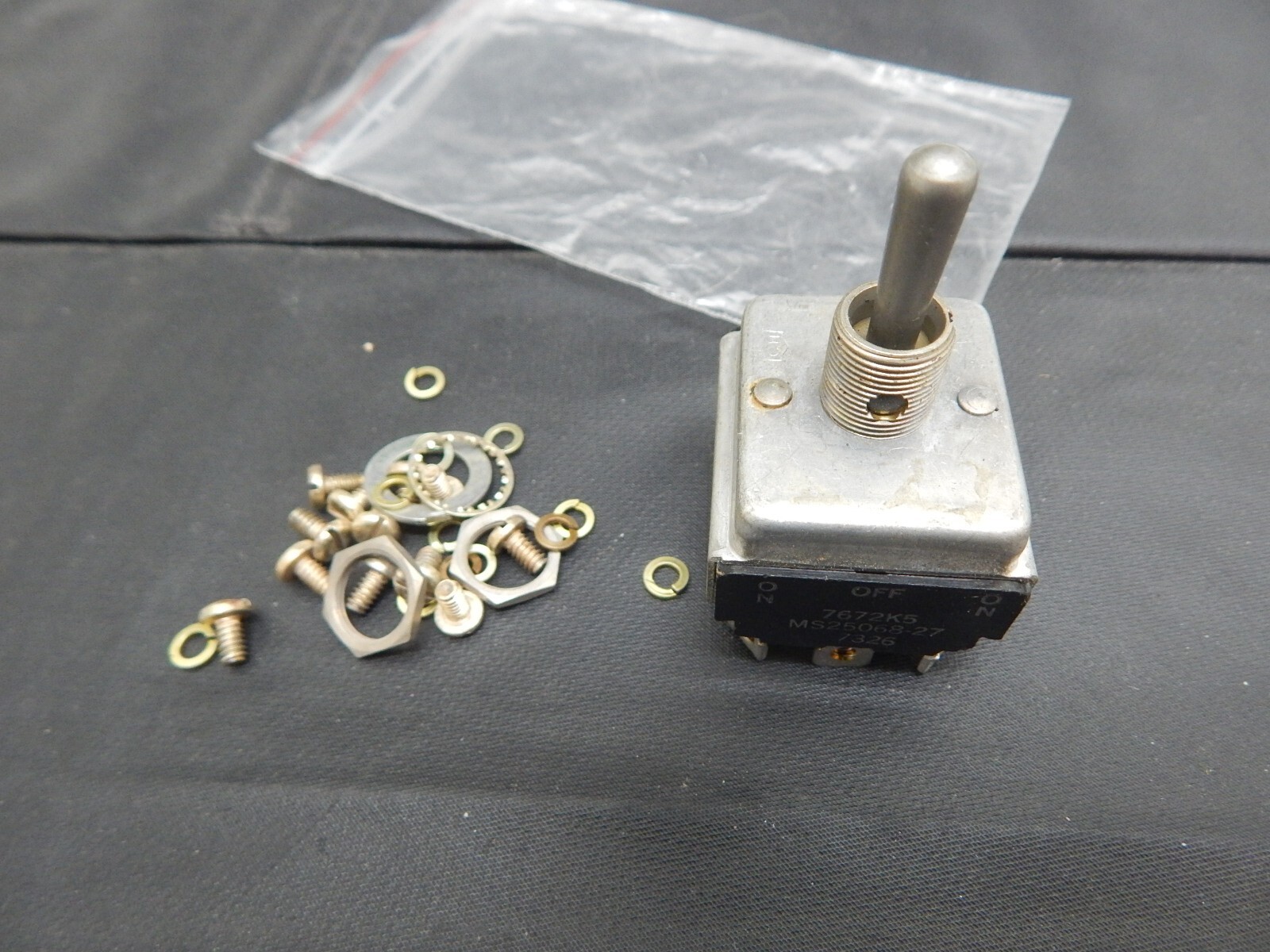 EATON 7672K5 TOGGLE SWITCH MS25068-27 - USA SELLER FAST SHIPPING - FAST SHIPPING