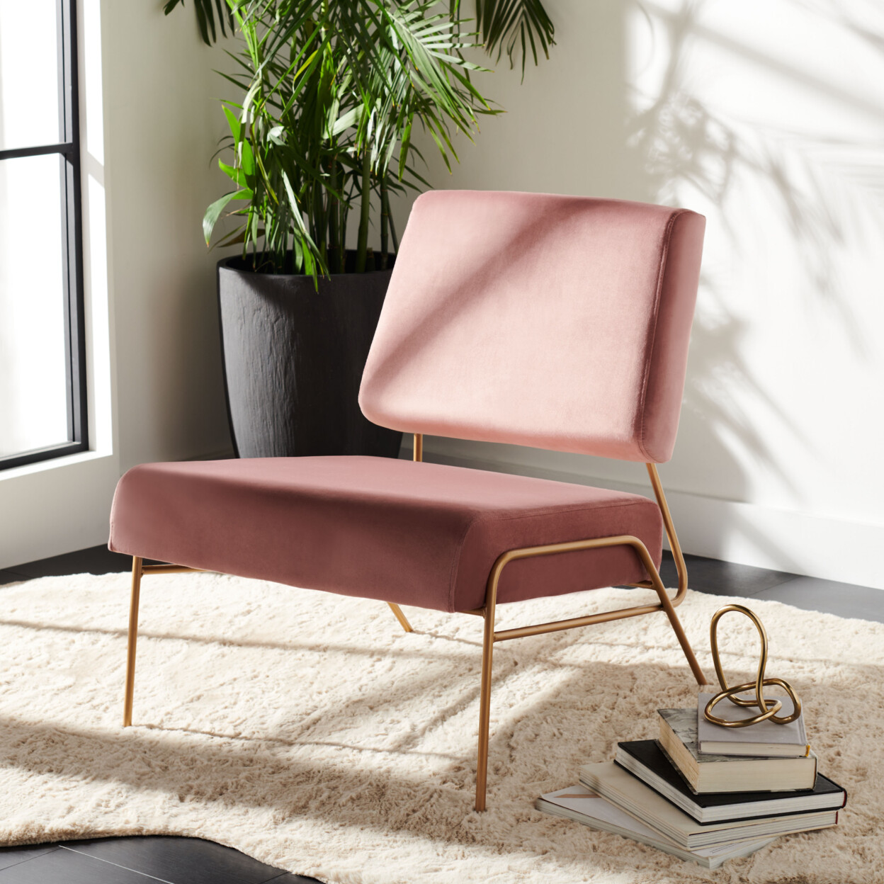SAFAVIEH Romilly Velvet Accent Chair | Dusty Rose / Gold |