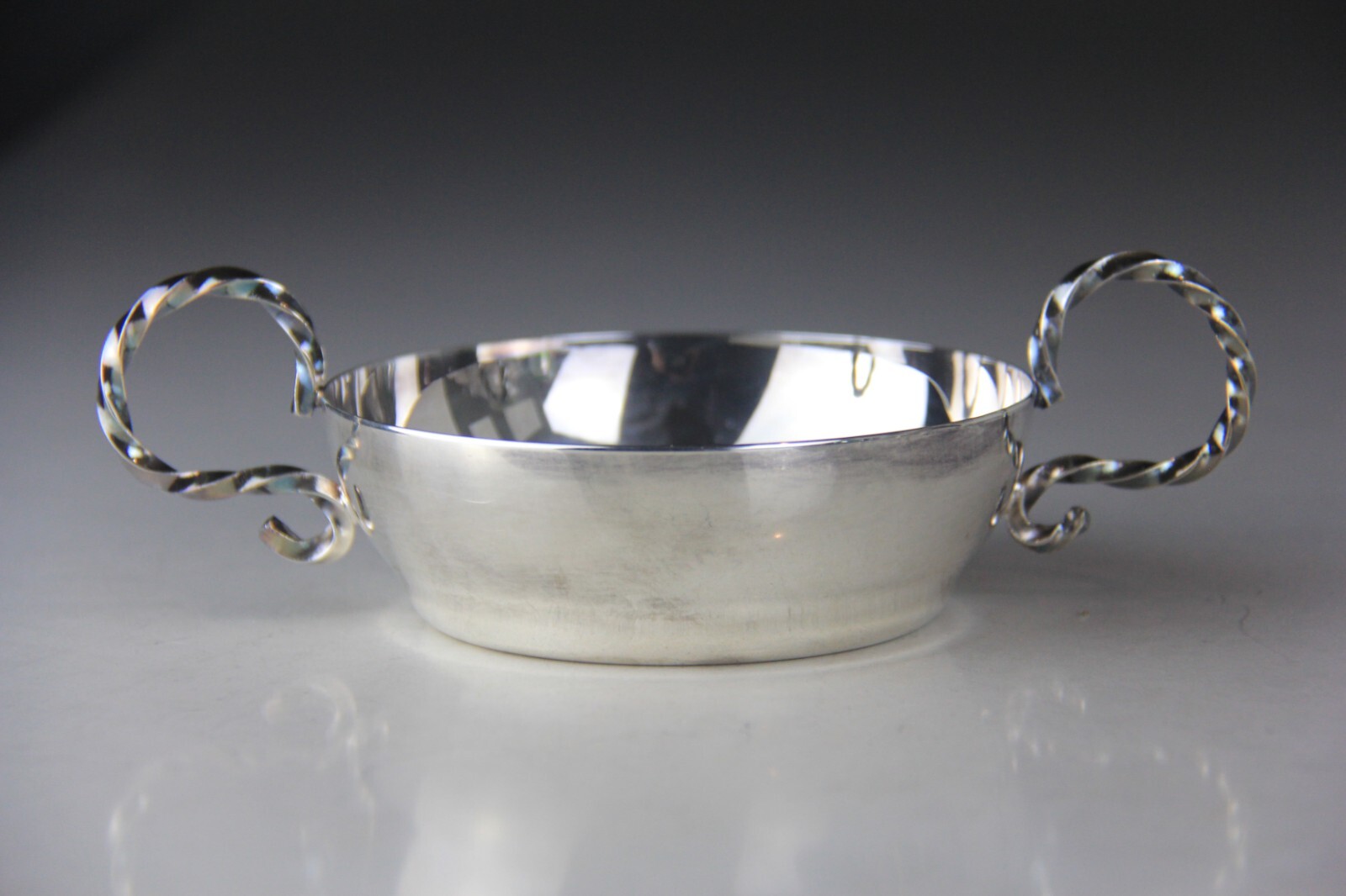 Vintage Lunt Silverplate Double Twisted Handle Porringer