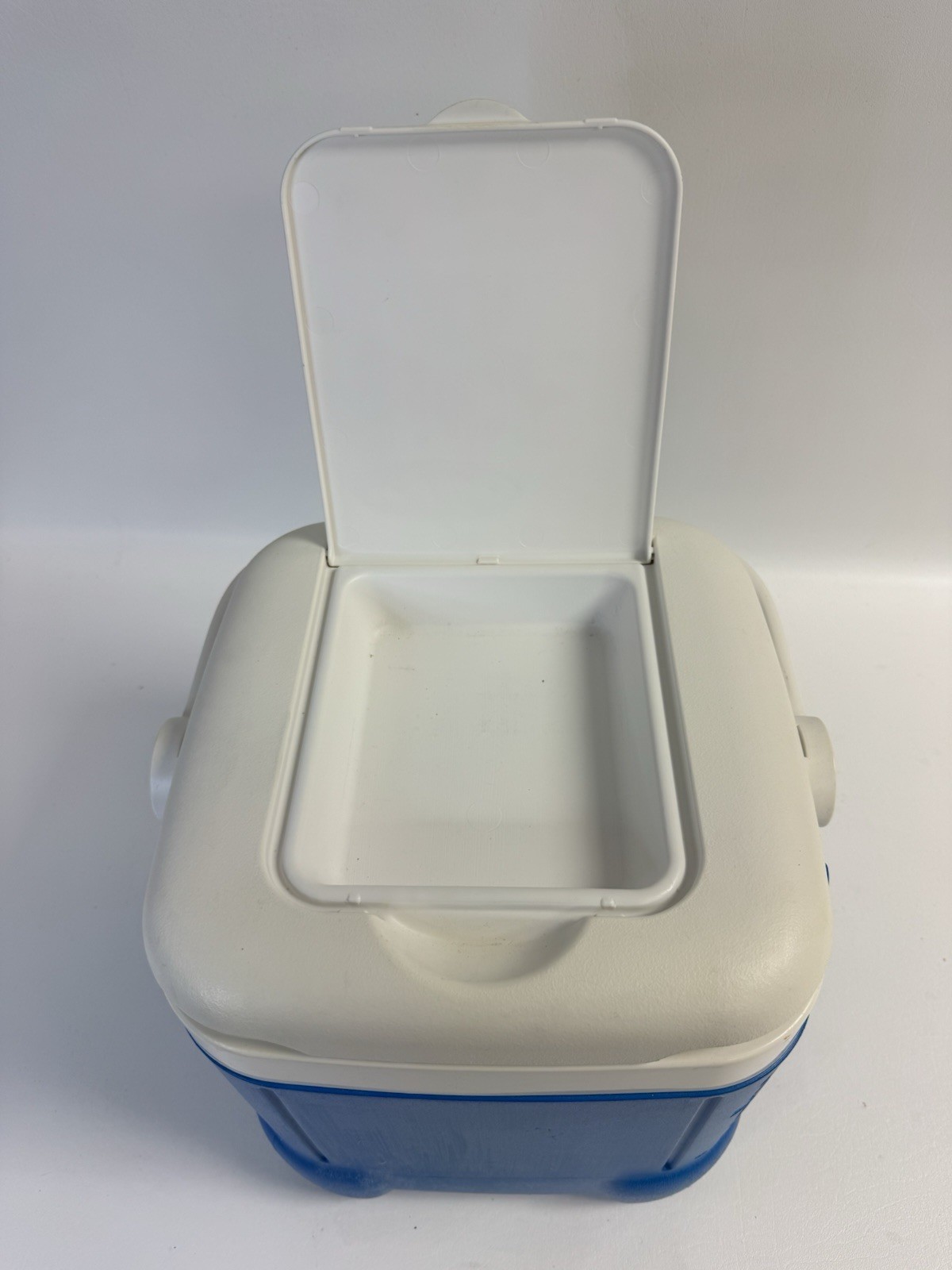 Igloo Ice Cube 12 Quart 14 Can Plastic Cooler Blue White Top Compartment Handle