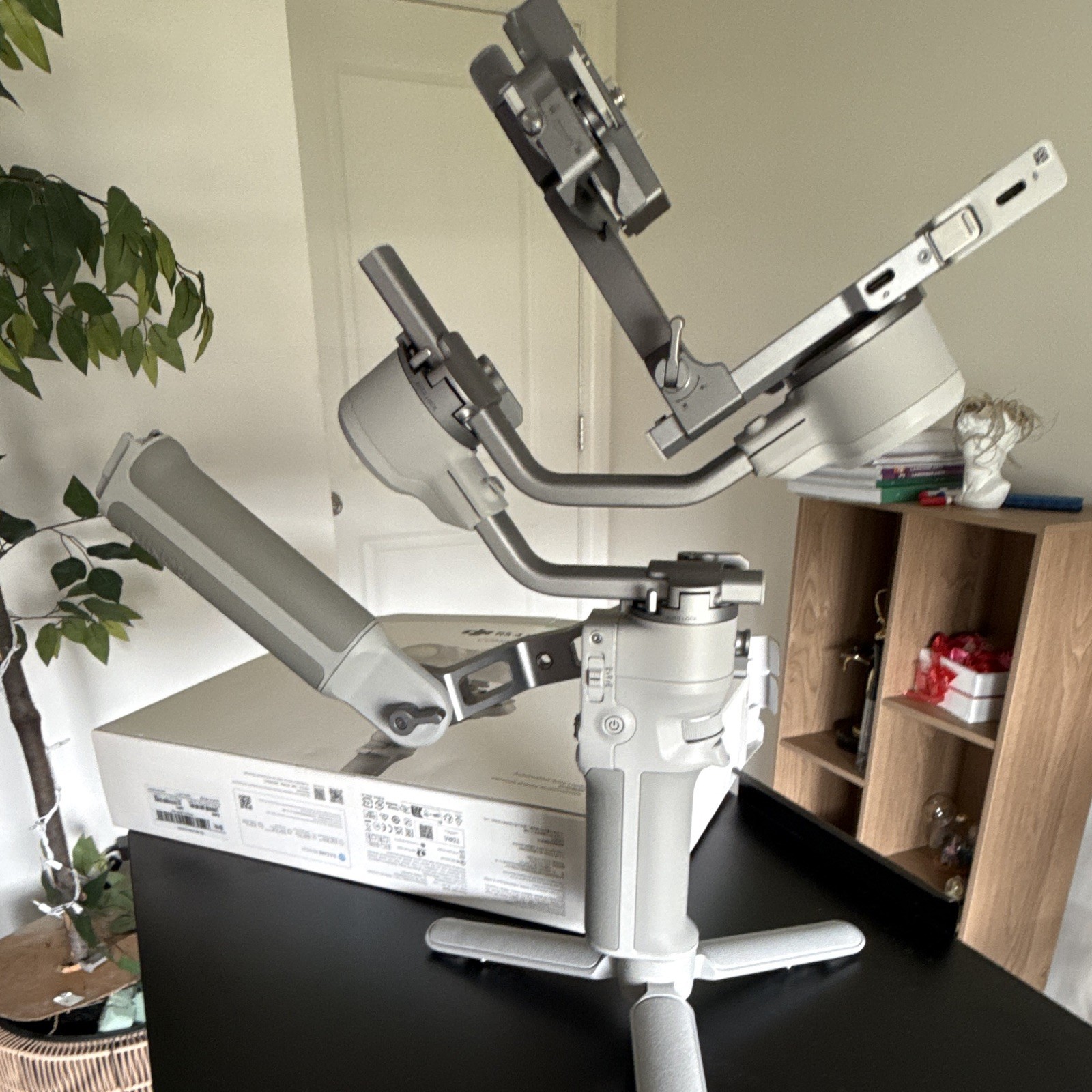 DJI RS 4 Mini Combo Gimbal Stabilizer Quick Release, 4.4 lb Max Load