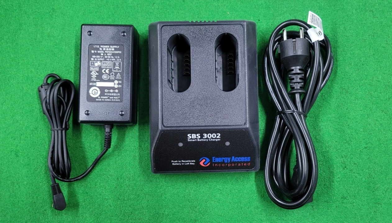 Tektronix TPSCHG Battery Charger, Brand New Unit with original box
