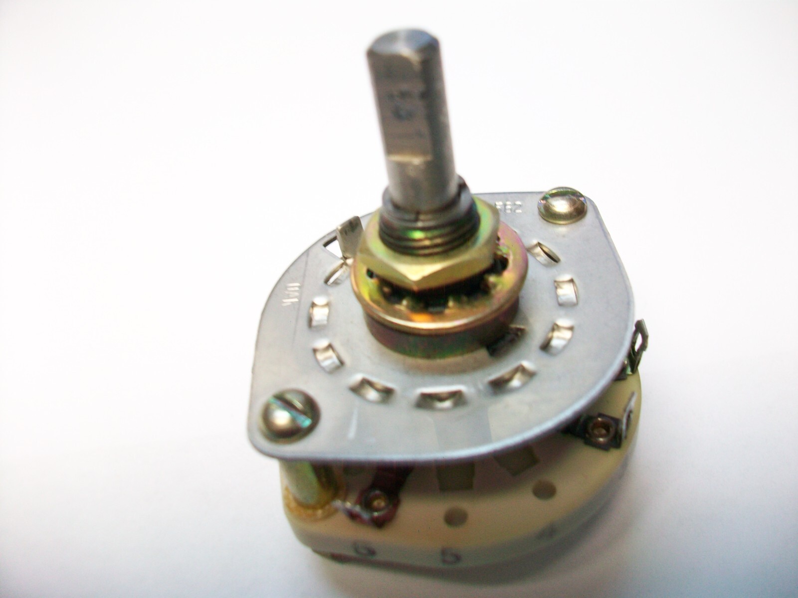 OAK 3 POSITION 2 POLE ROTARY SWITCH.  P/N 5-15544-562   NSN 5930-00-542-3901